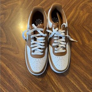 Stylish White and Brown Woman’s Sneakers